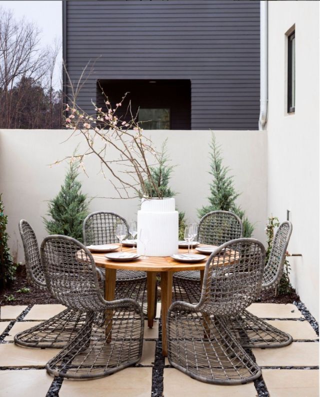 It's never too soon to start thinking about outdoor furniture needs for your clients like this stylish outdoor set from @universalfurn.⁠
⁠